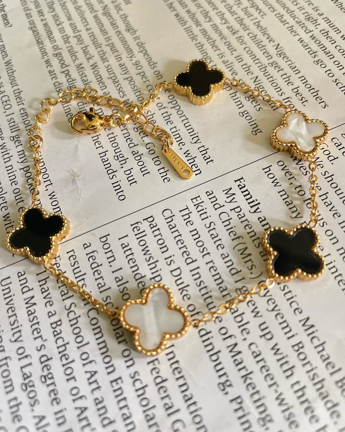 Elegant Clover Motif Bracelet– Black & White Enamel, Anti-Tarnish