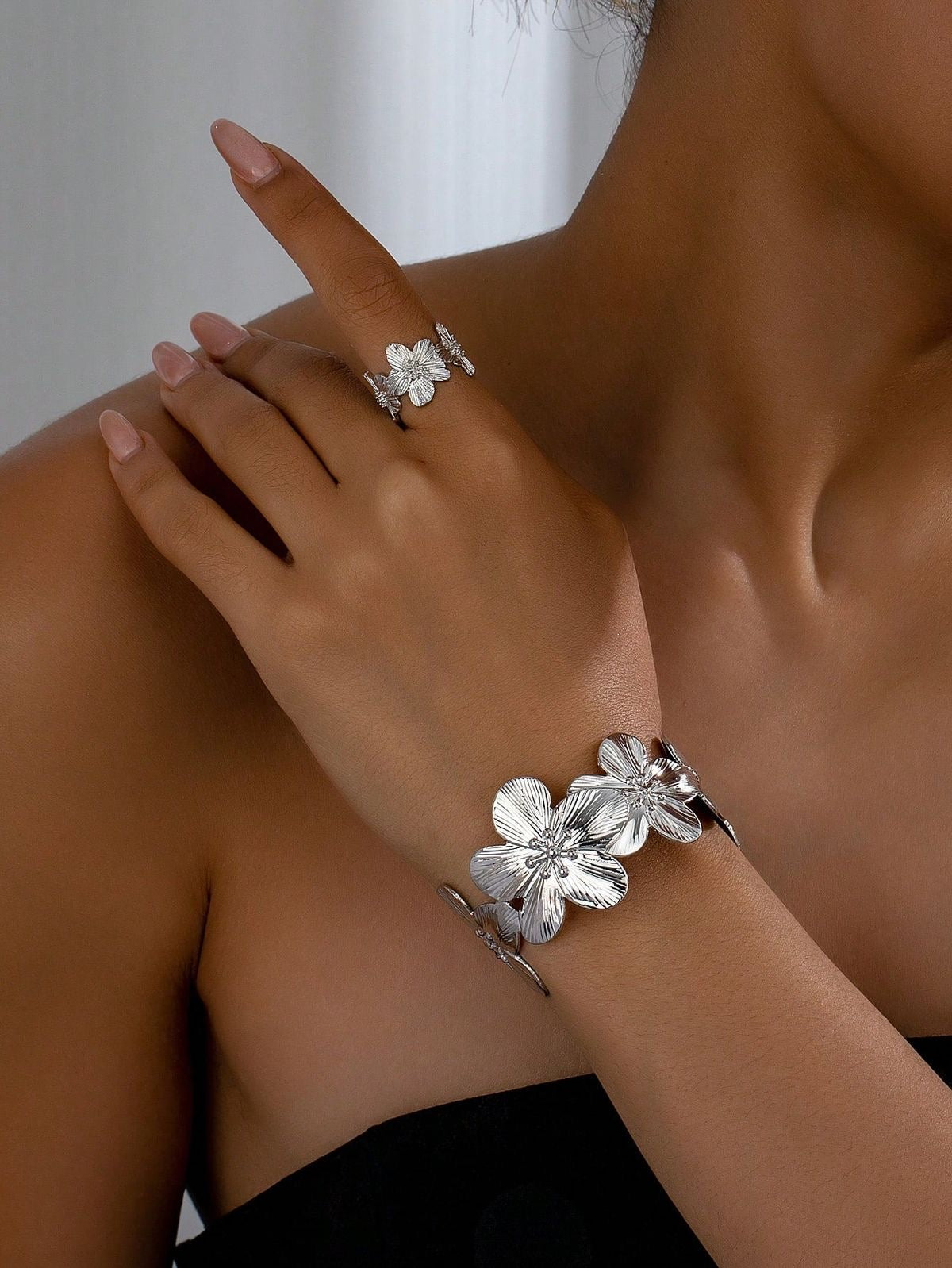 Anti Tarnish Flower Bracelet