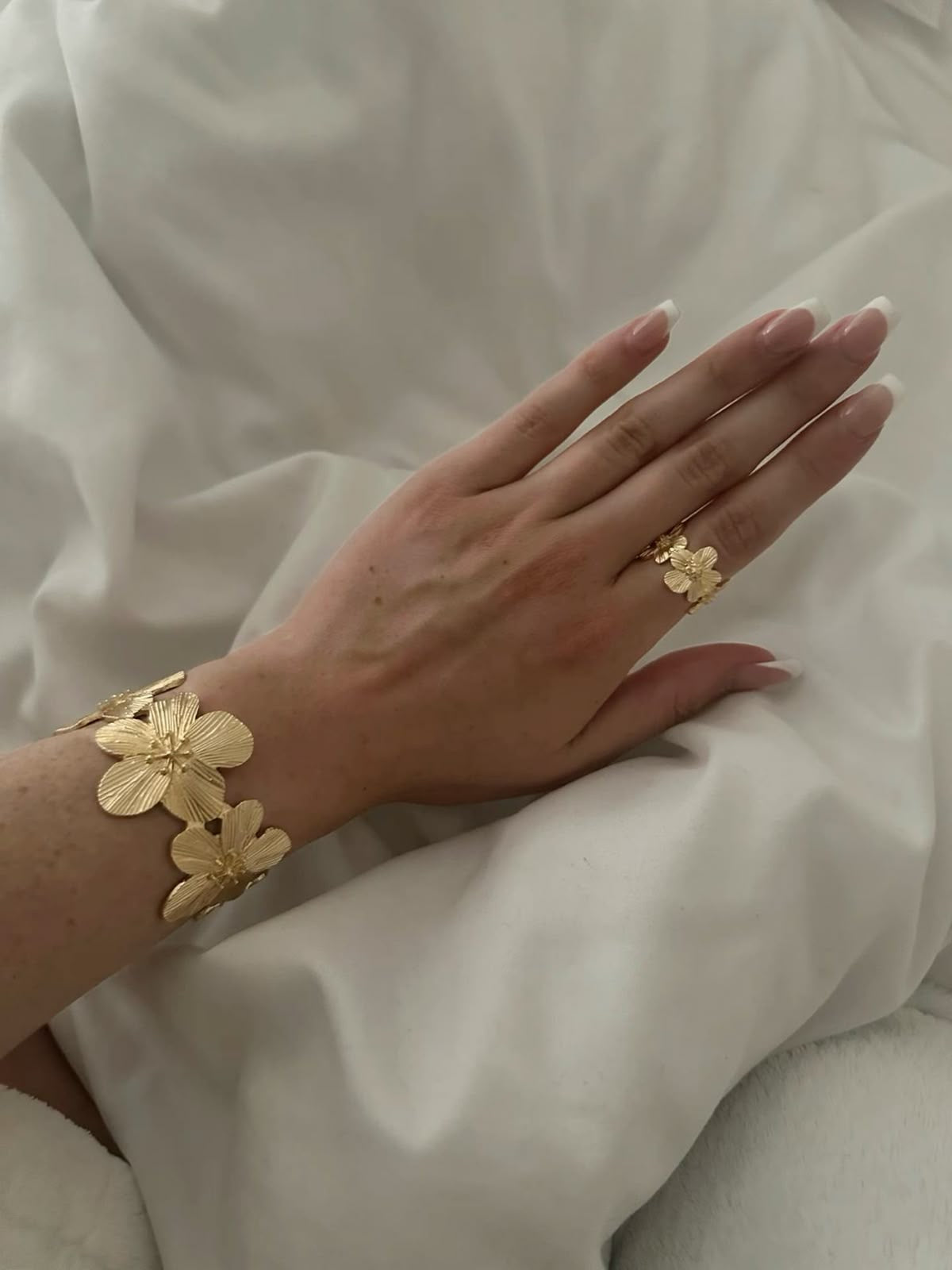 Anti Tarnish Flower Bracelet